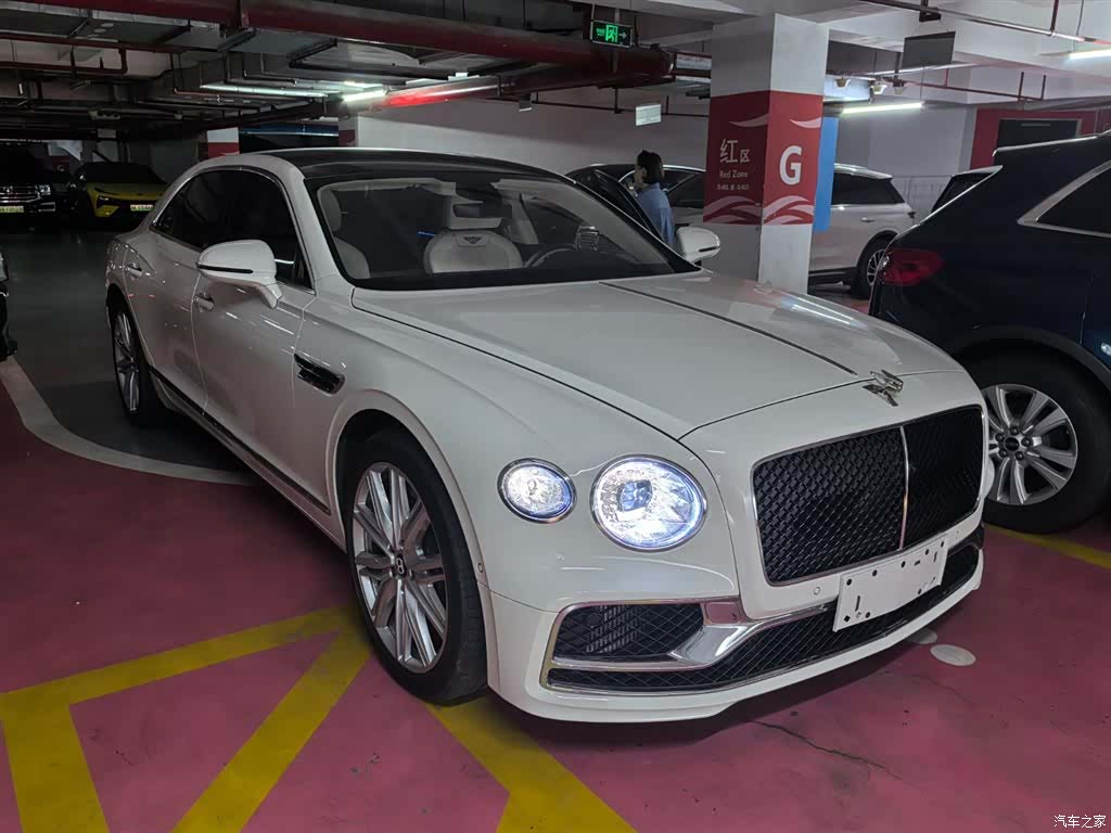 Bentley Flying Spur, 2024 2
