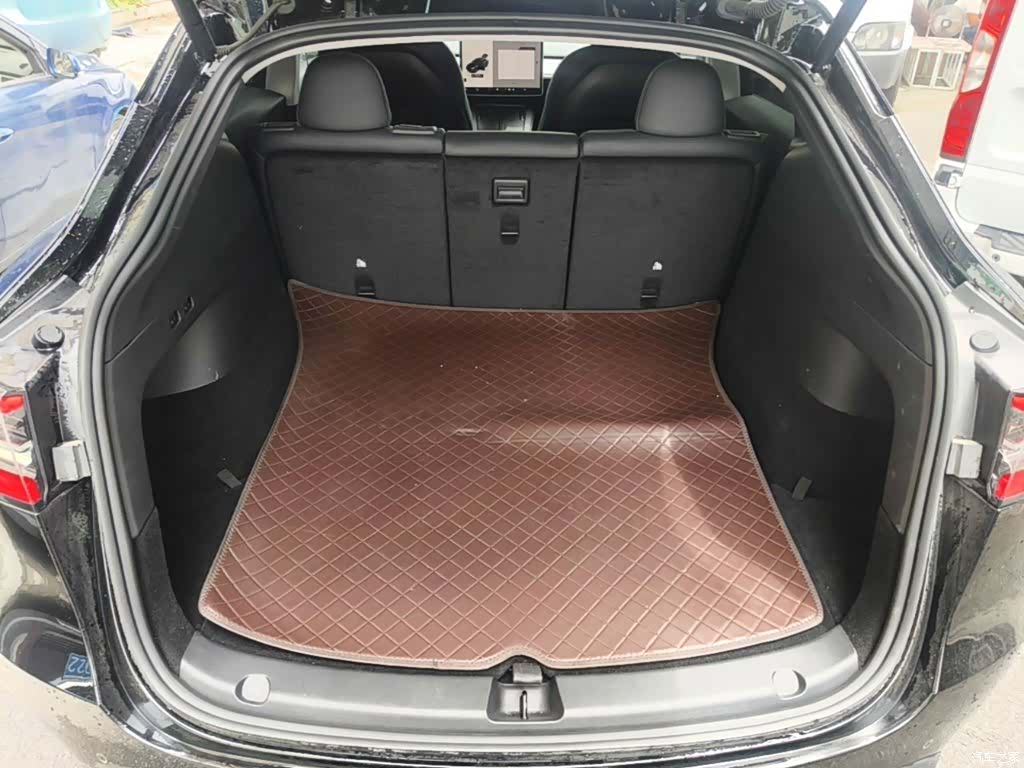 Tesla Model Y, 2024 22