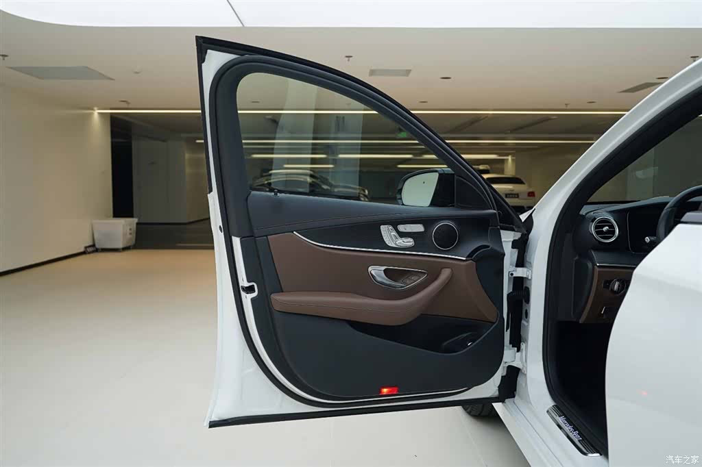 Mercedes-Benz E-Class, 2022 16
