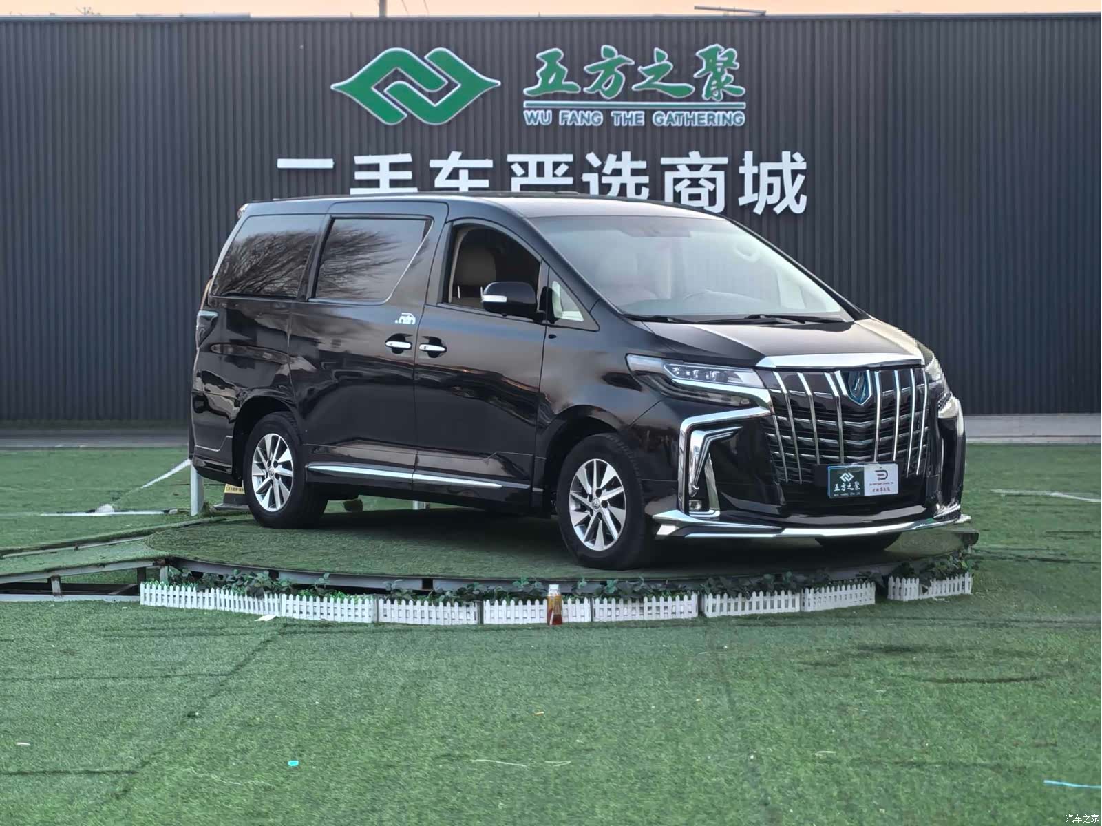 Toyota Alphard, 2011 3