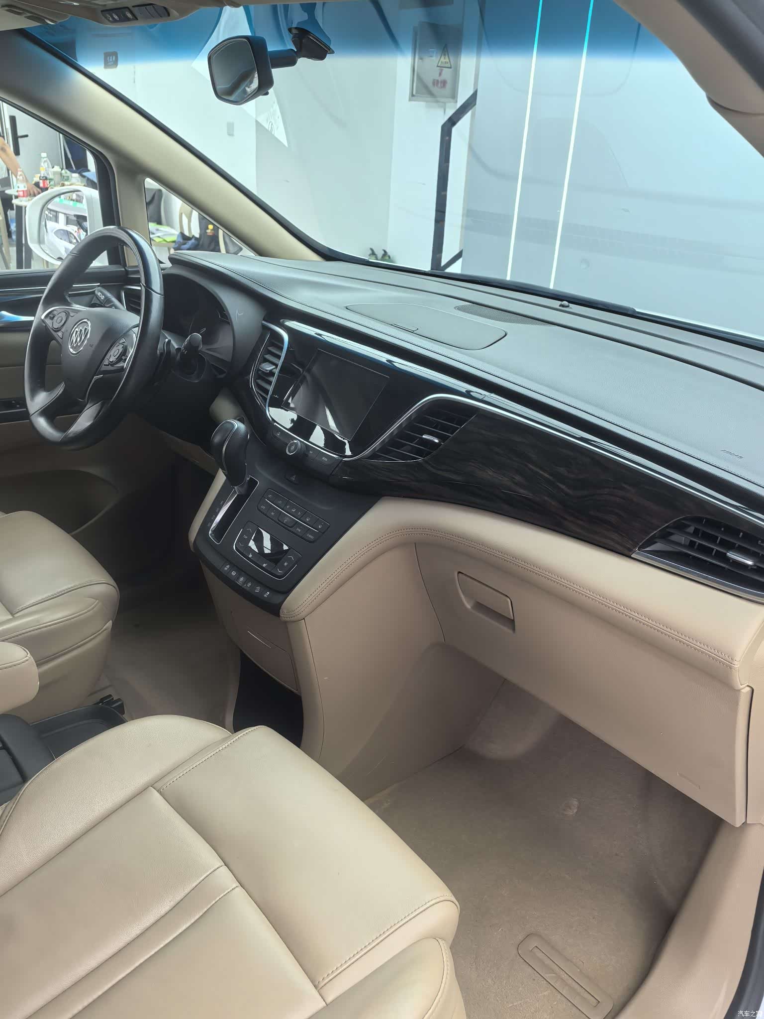 Buick GL8, 2018 13