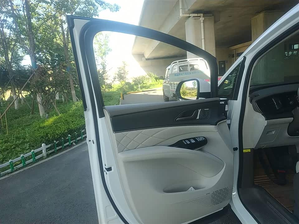 Denza D9 Denza D9