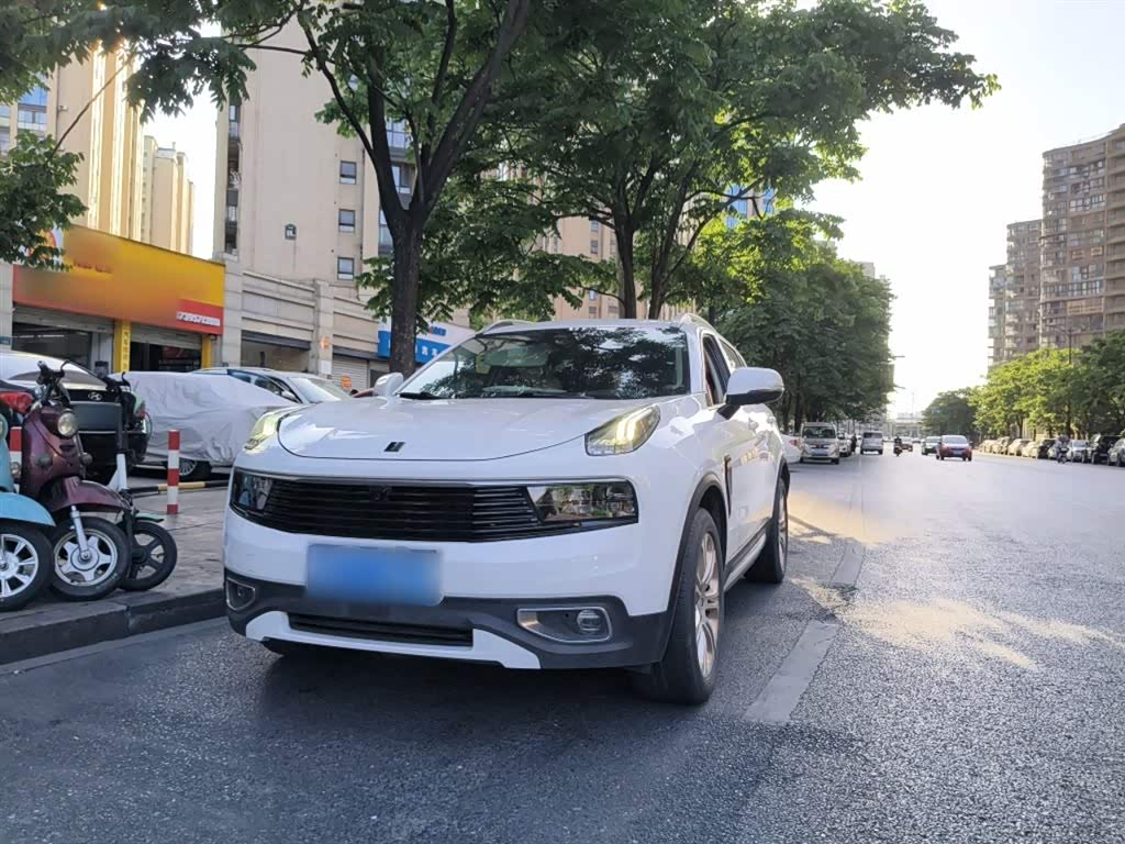 Lynk & Co 01