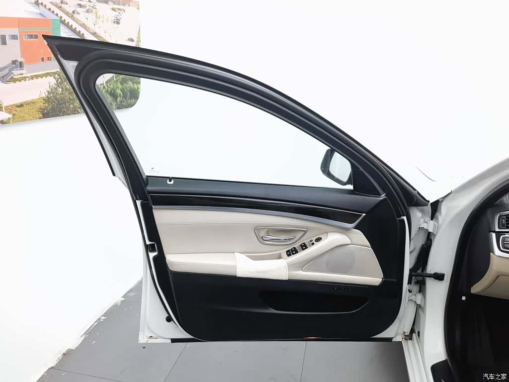 BMW 5 Series, 2011 8