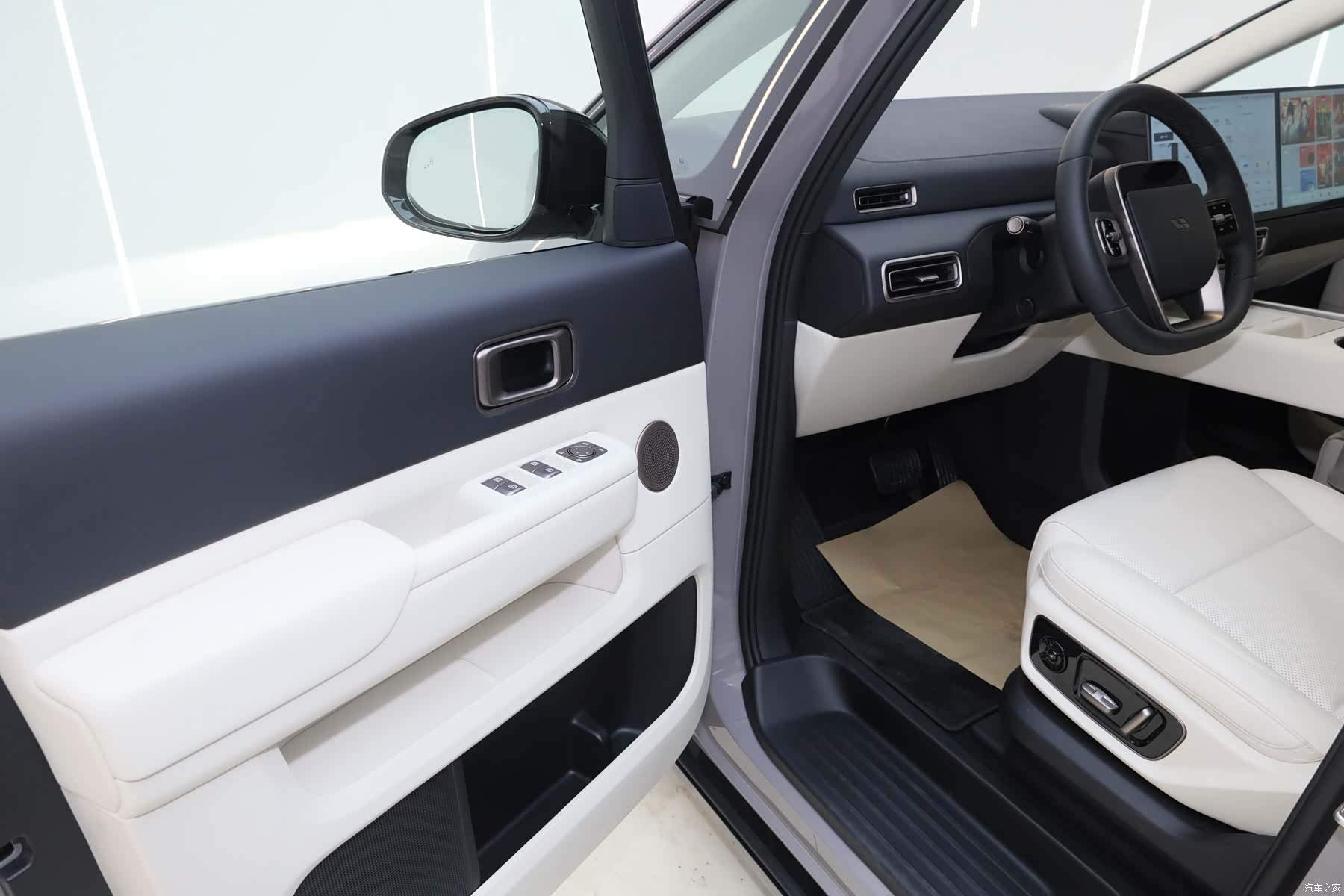 Li Auto MEGA, 2025 19