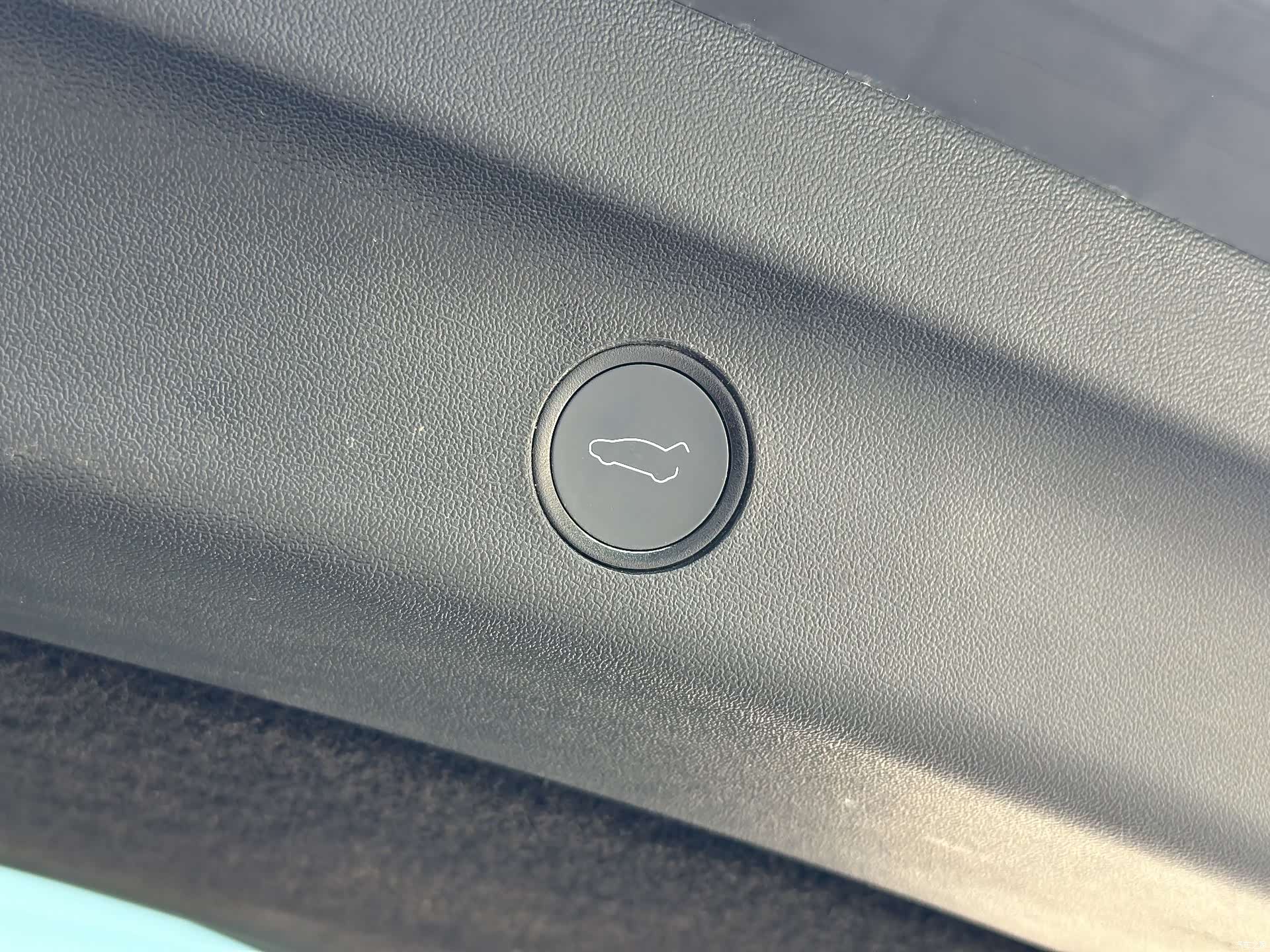 Tesla Model Y, 2023 25