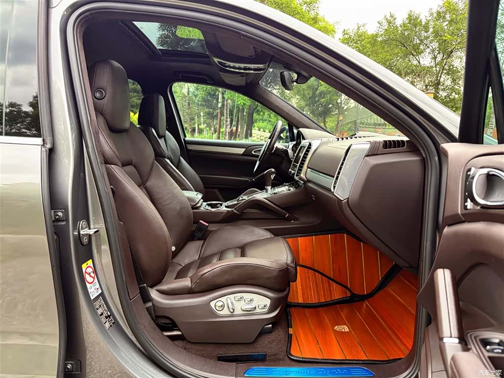 Porsche Cayenne, 2011 8
