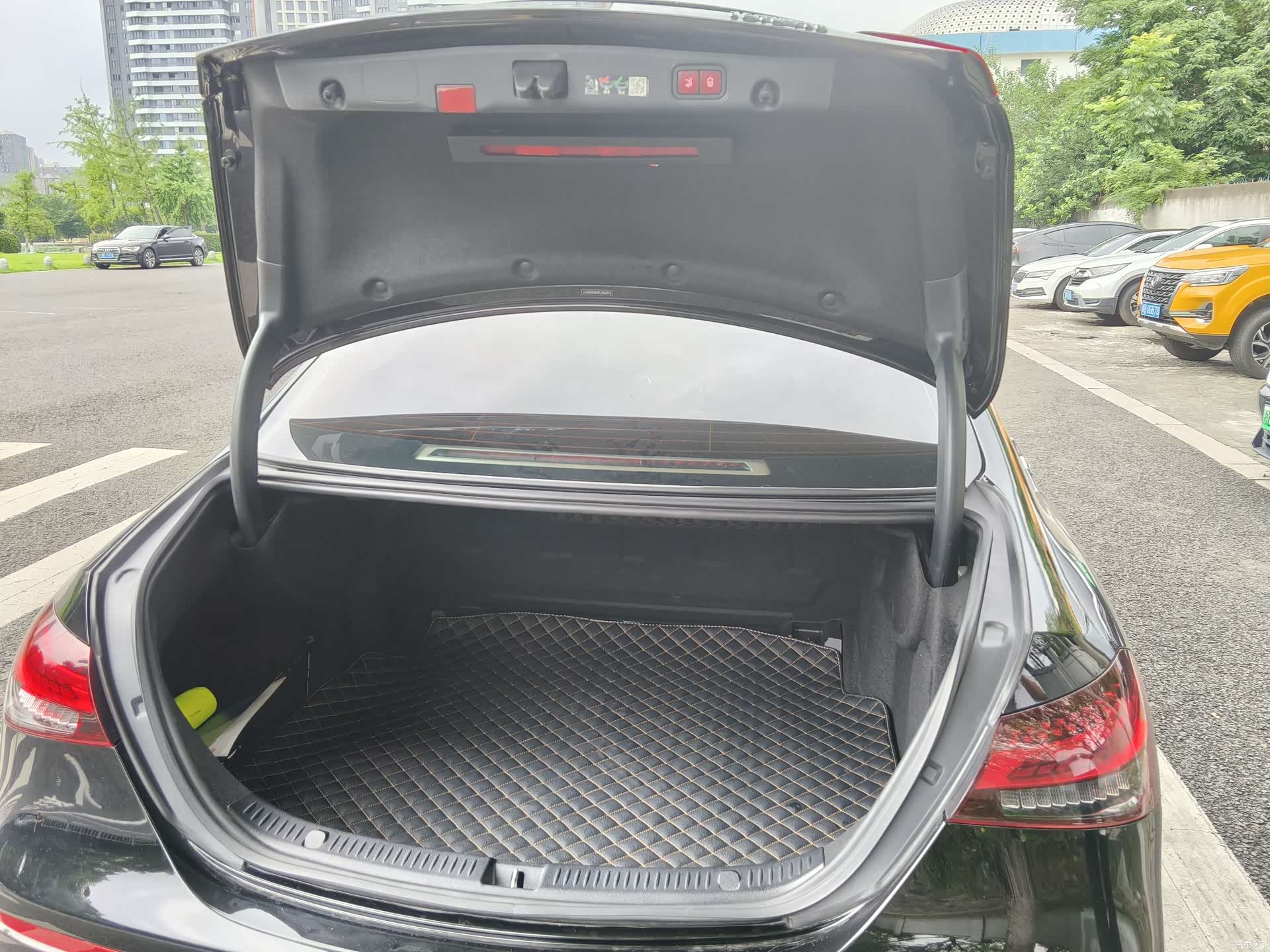 Mercedes-Benz E-Class, 2023 14