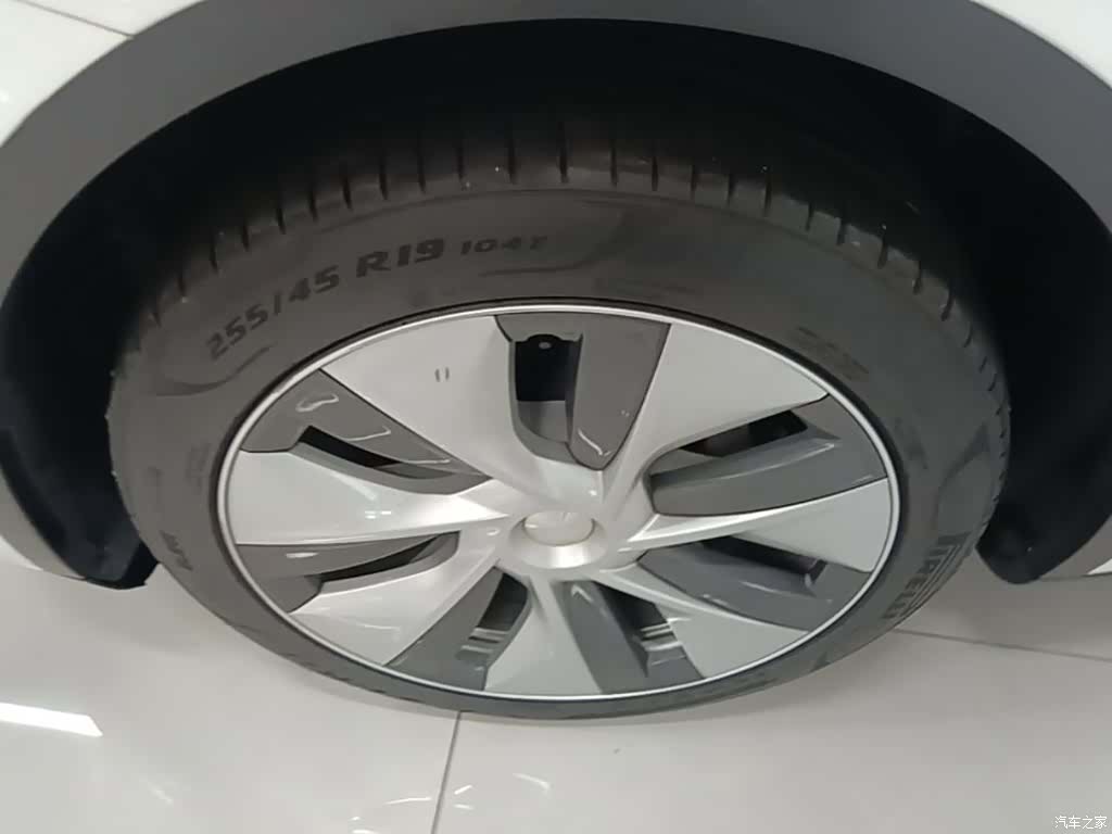 Tesla Model Y, 2022 23