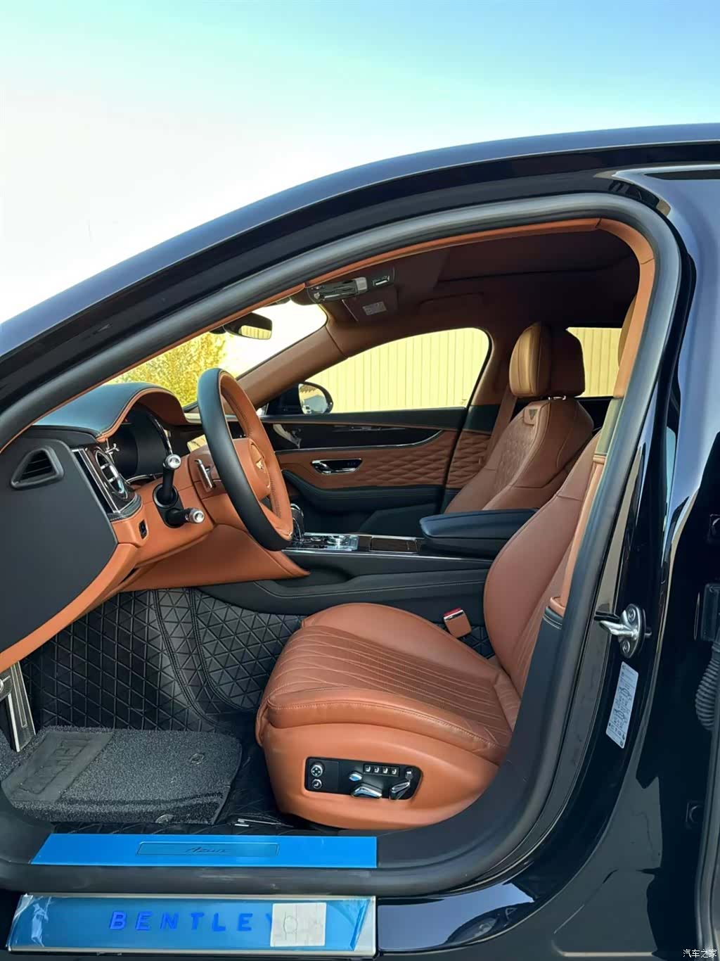 Bentley Flying Spur, 2023 6