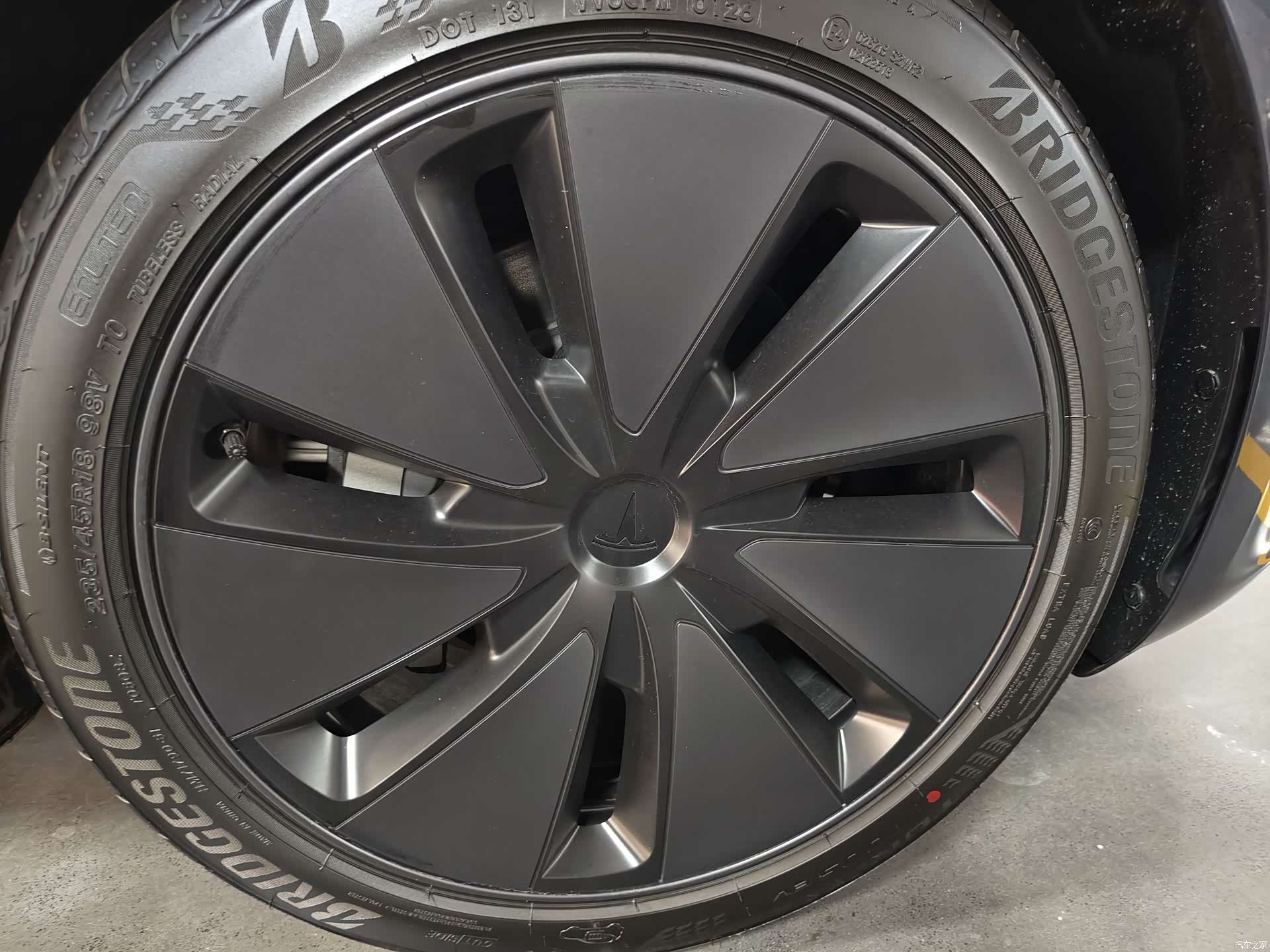 Tesla Model 3, 2026 13