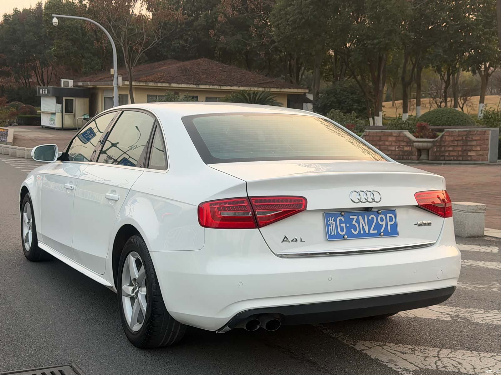 Audi A4L, 2018 все фото
