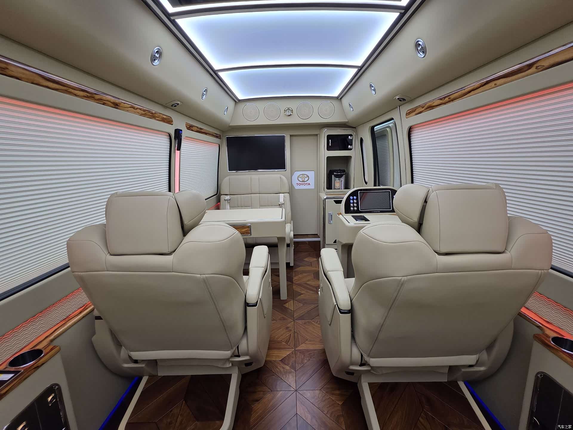 Toyota Coaster, 2019 6
