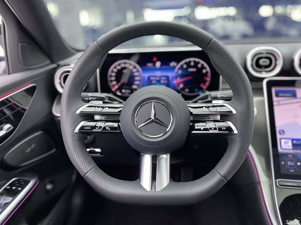 Mercedes-Benz C-Class, 2024 13