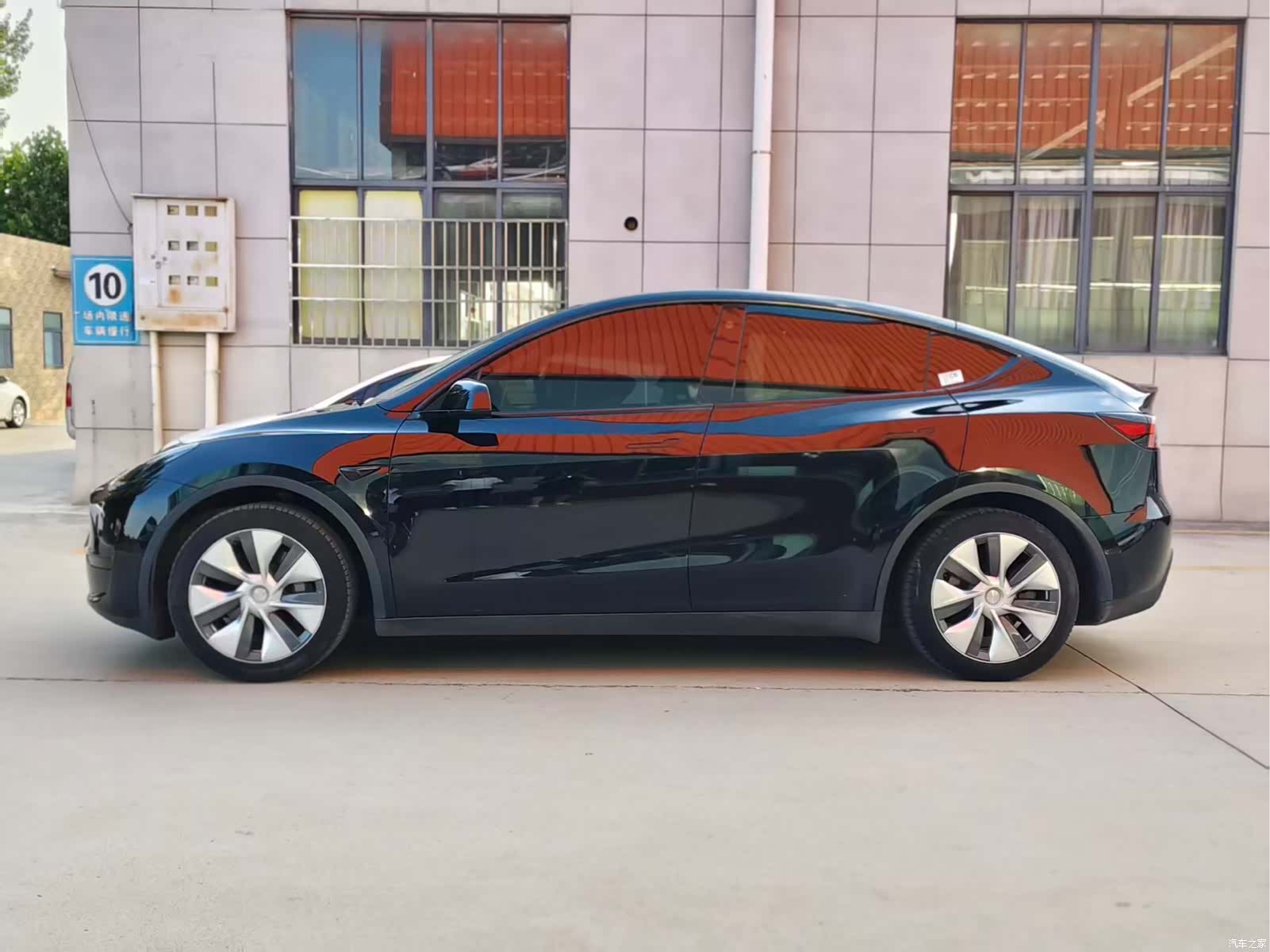 Tesla Model Y, 2022 7