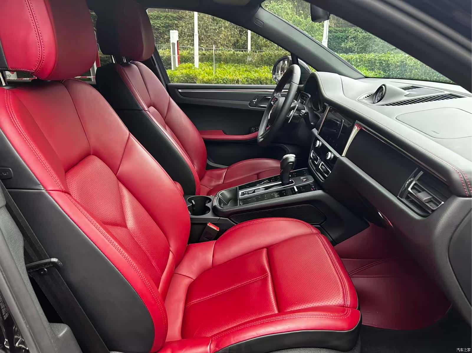 Porsche Macan, 2024 8