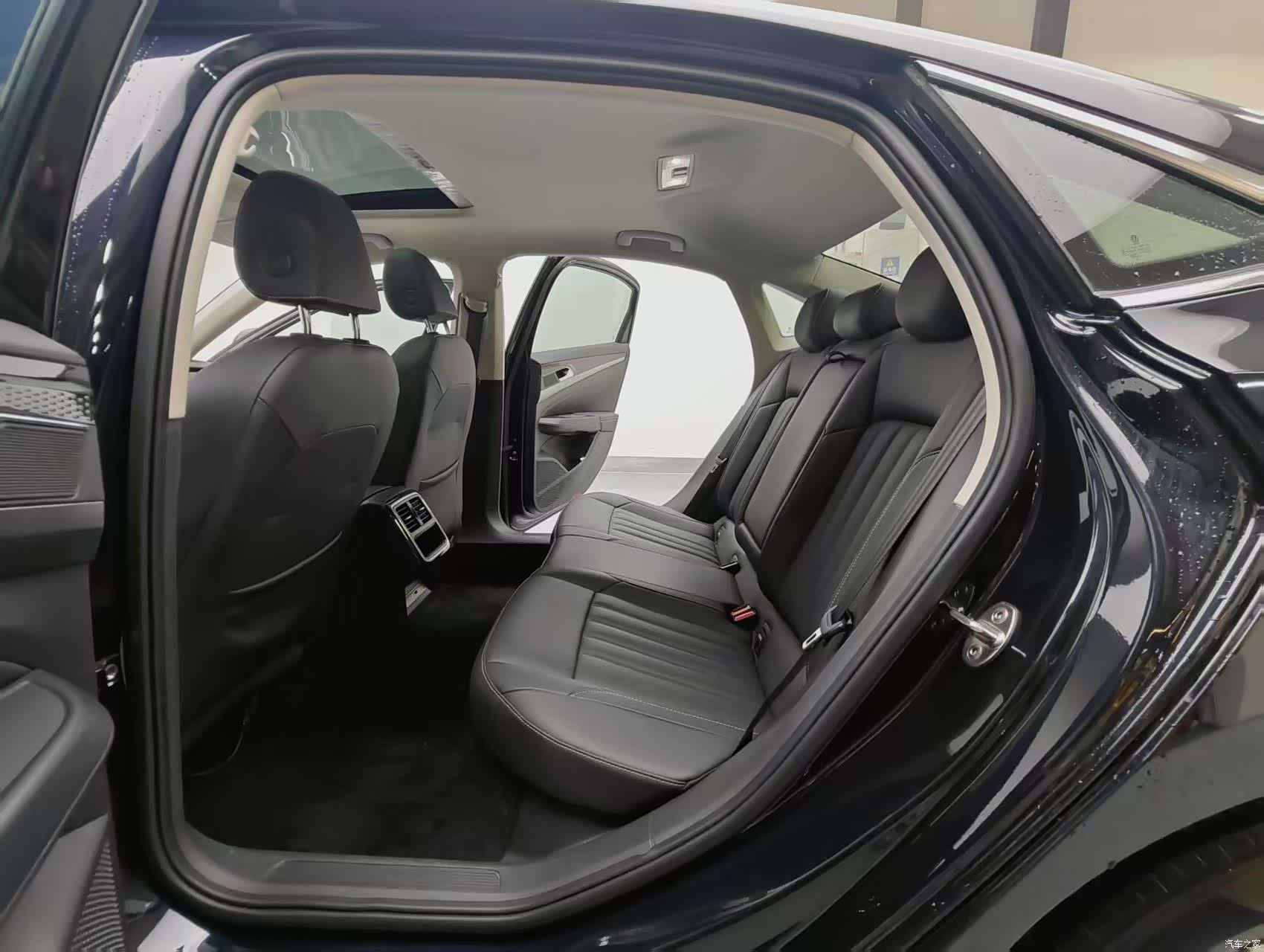 Volkswagen Passat, 2022 10