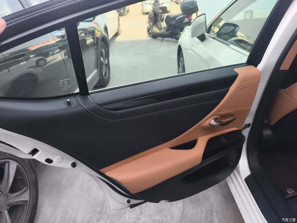 Lexus ES, 2024 23