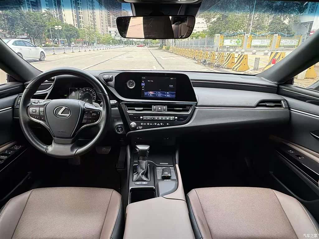 Lexus ES, 2022 все фото
