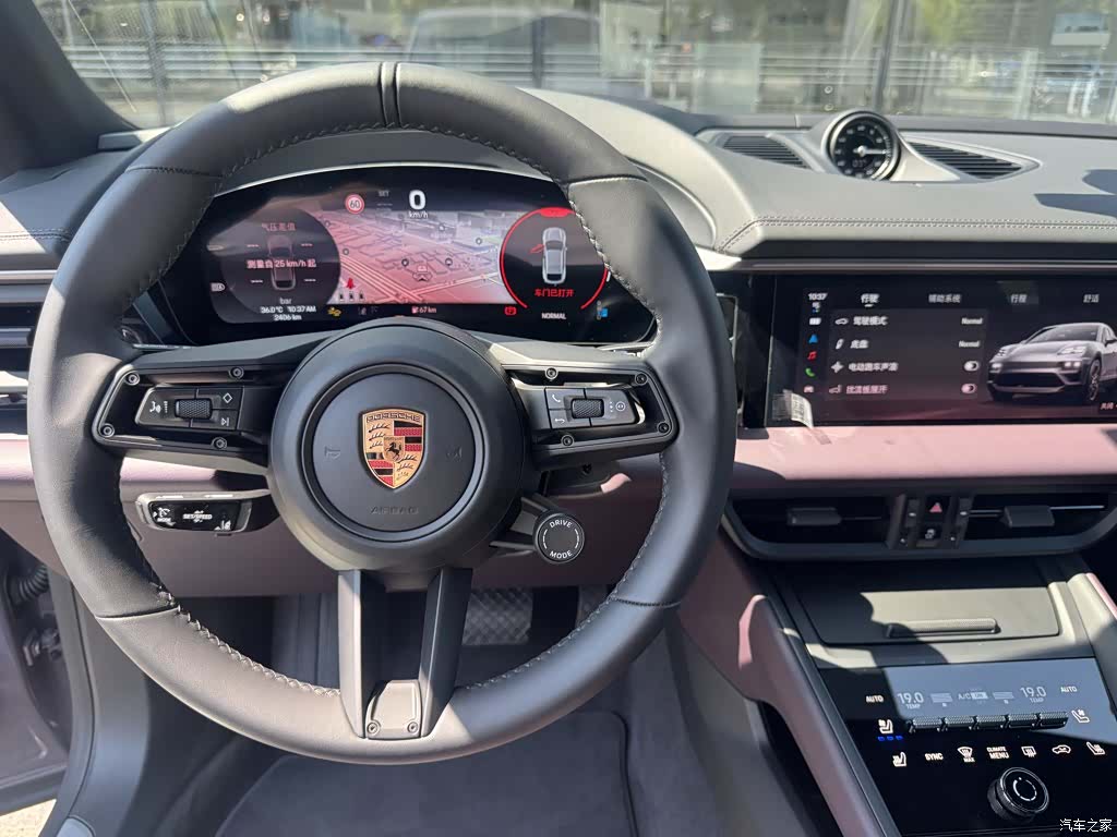 Porsche Macan, 2025 4