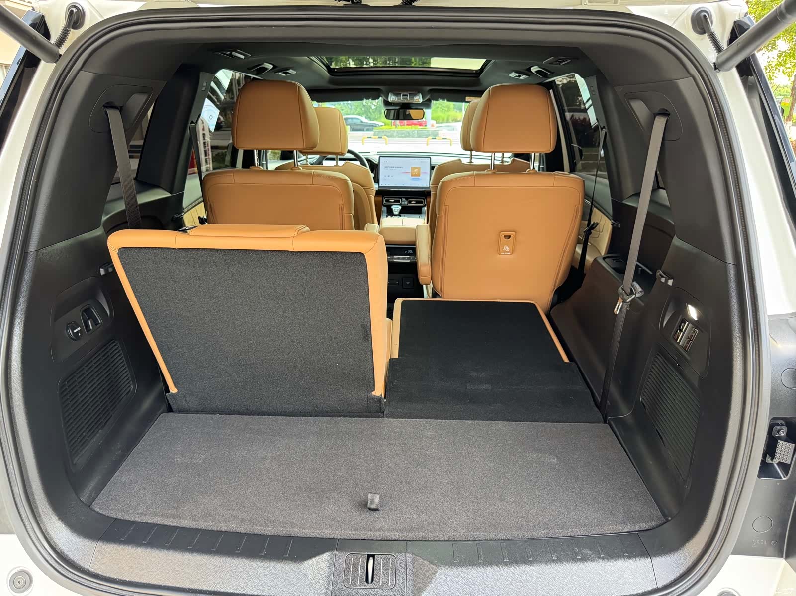 Trumpchi ES9, 2025 10