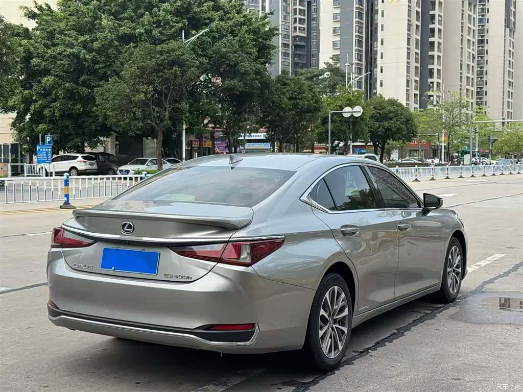 Lexus ES, 2022 2