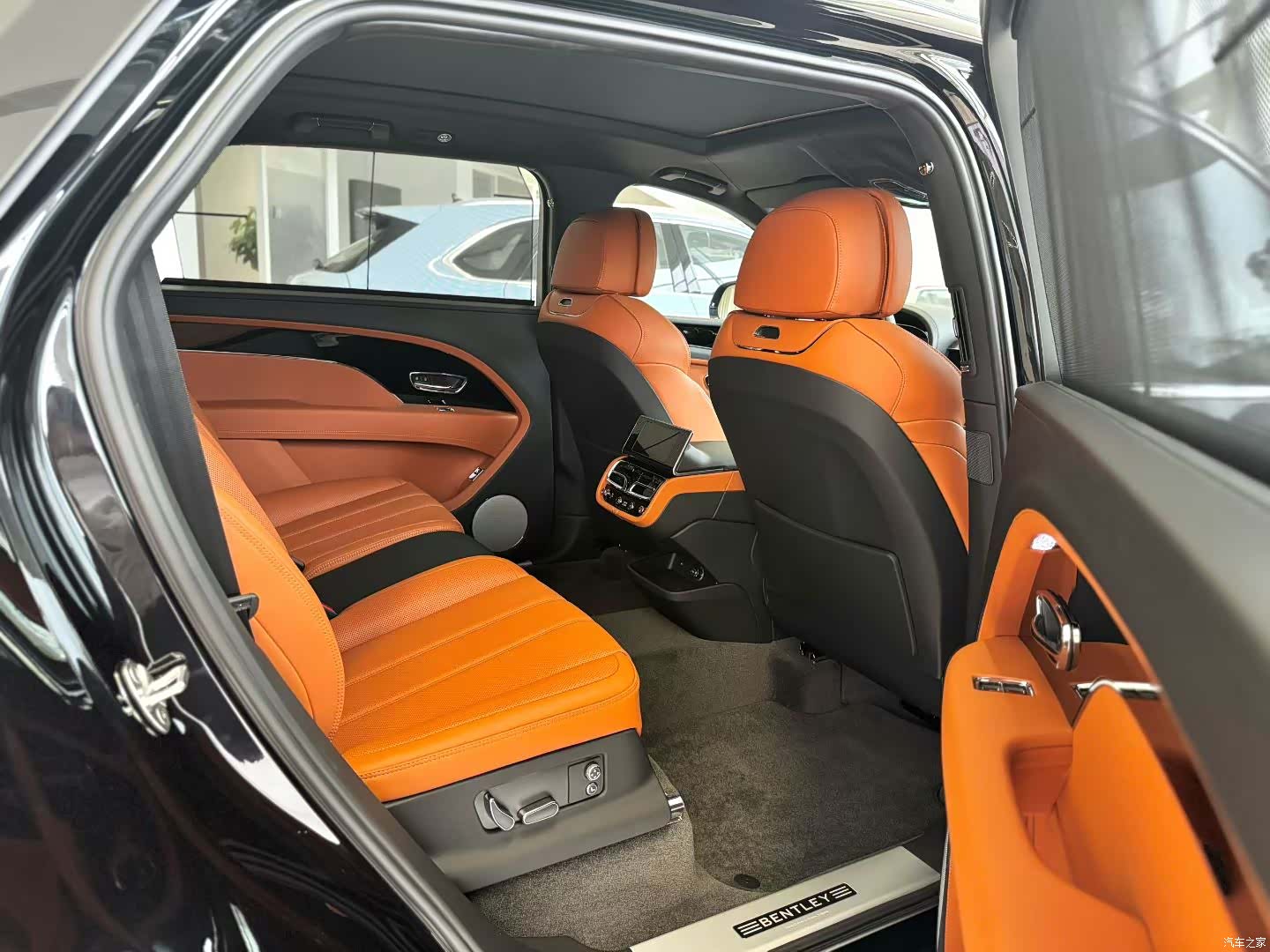 Bentley Bentayga, 2026 4