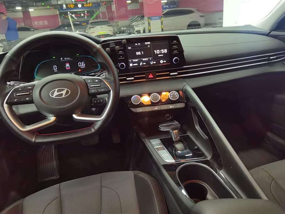 Hyundai Elantra