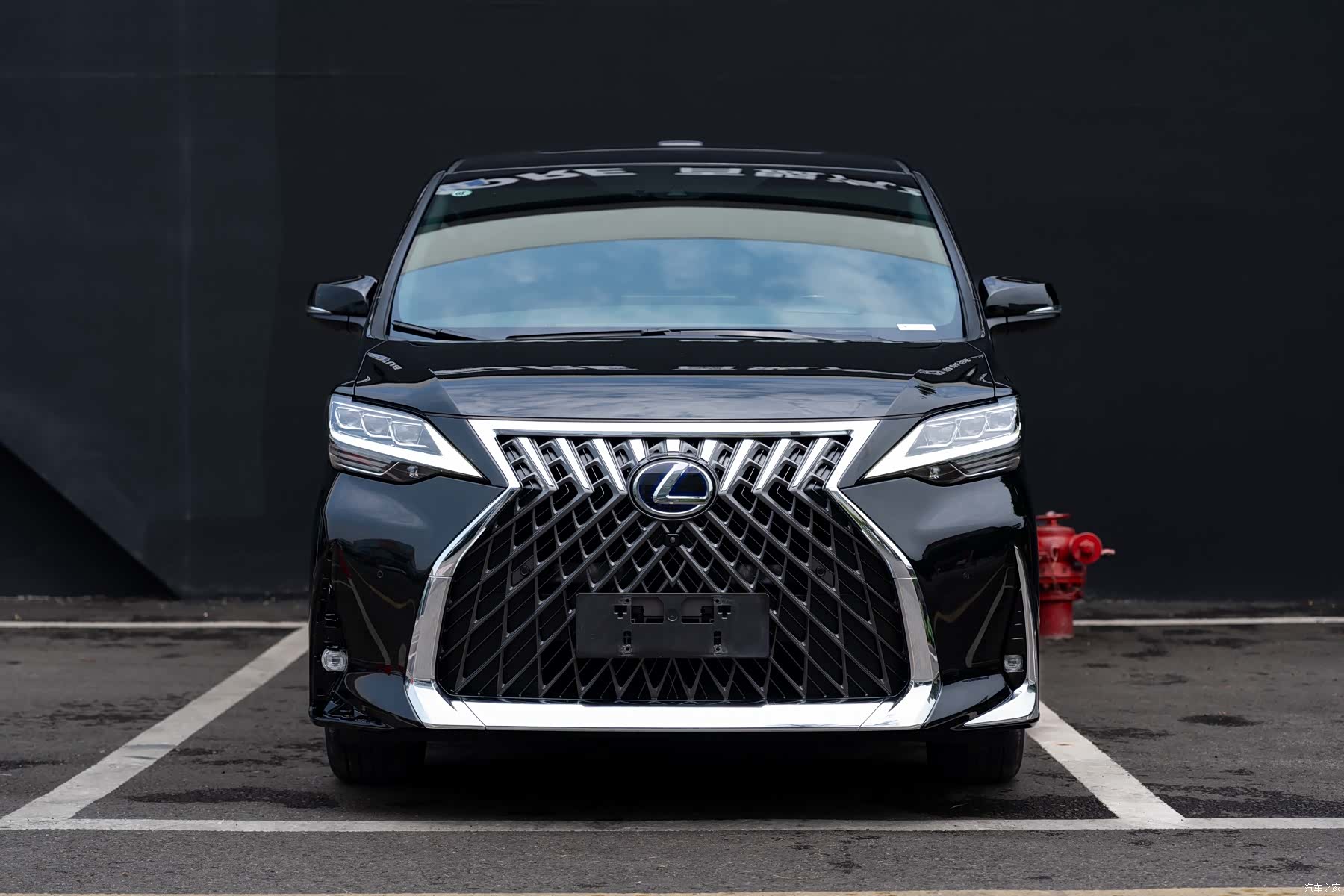 Lexus LM, 2023 1