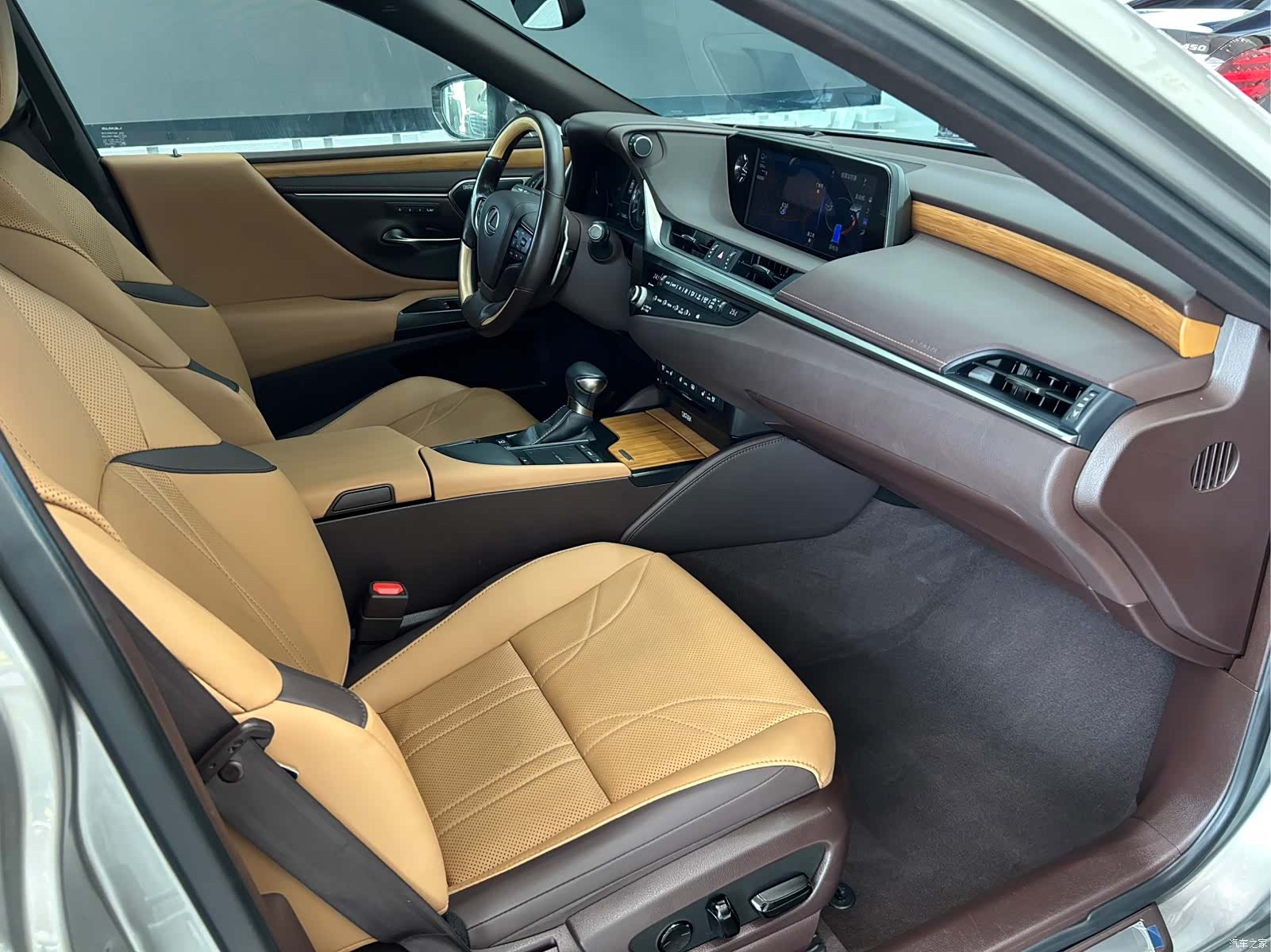 Lexus ES, 2021 10