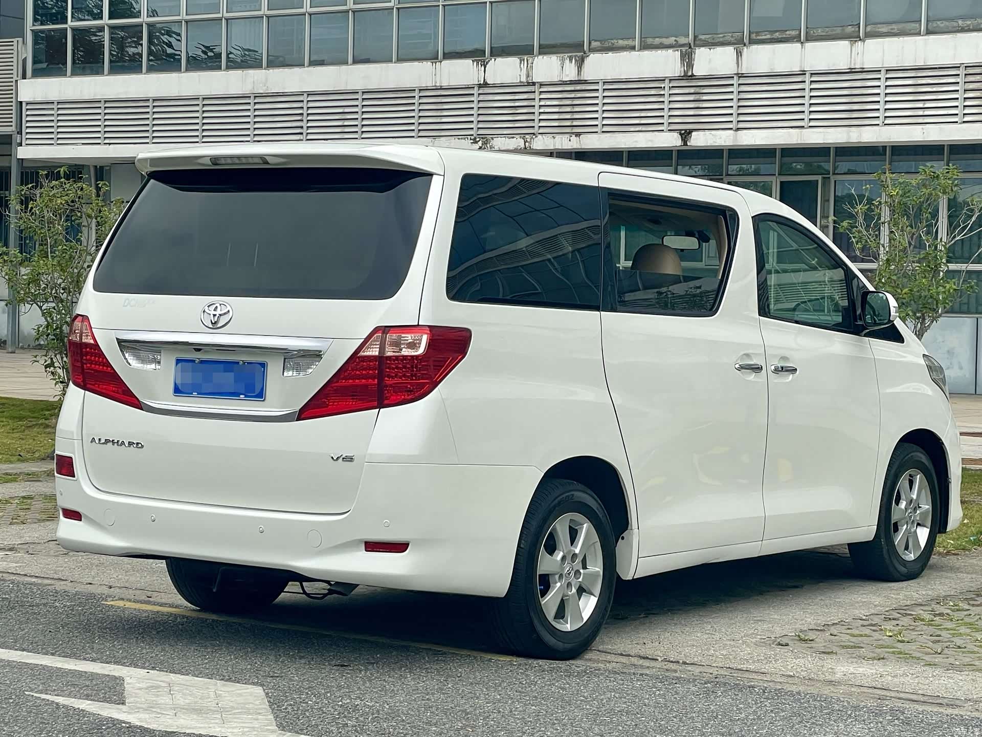 Toyota Alphard, 2011 6