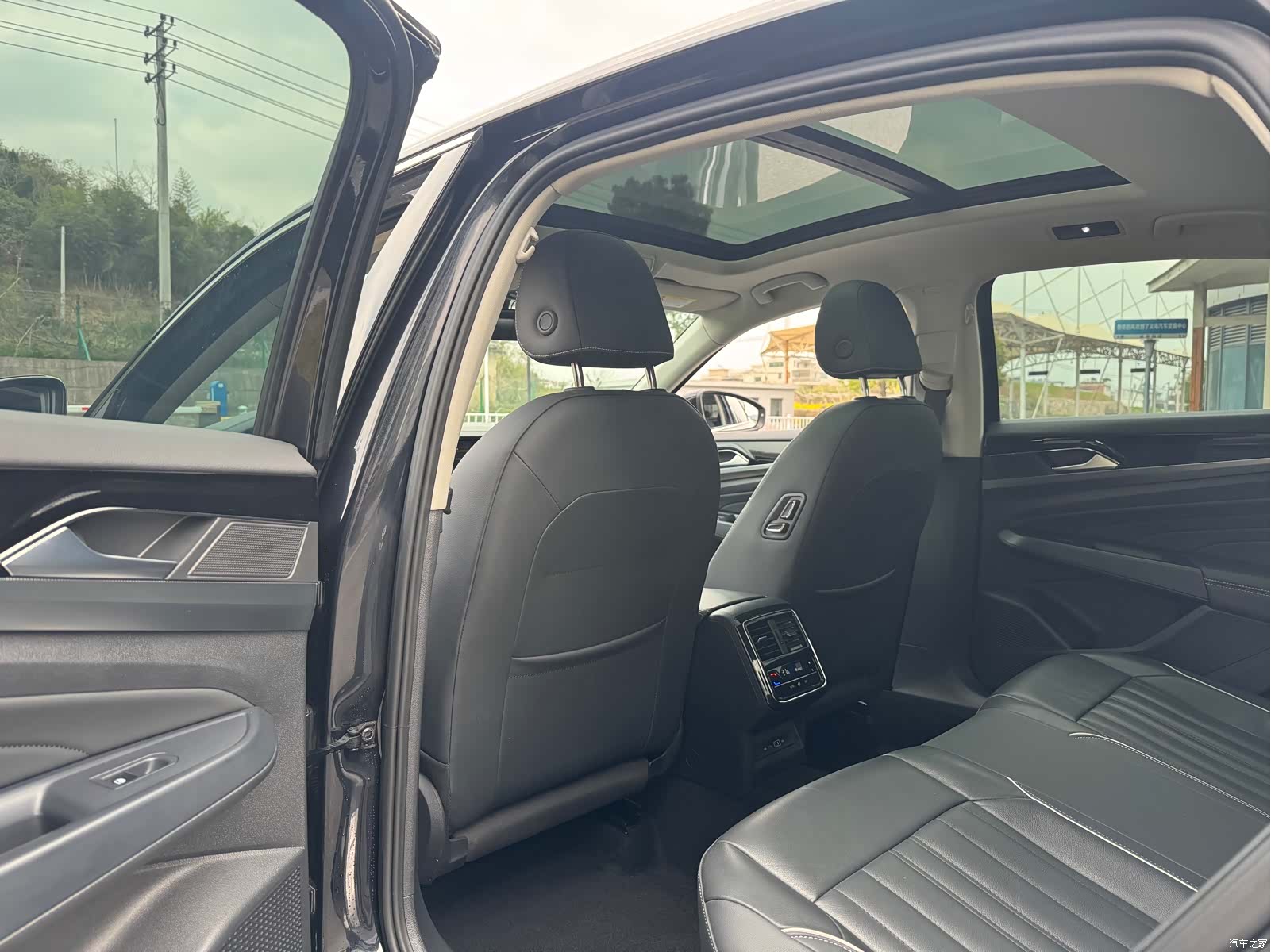 Volkswagen Passat, 2023 14