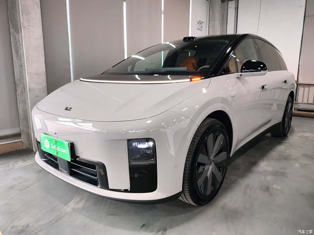 Li Auto i8, 2025 1