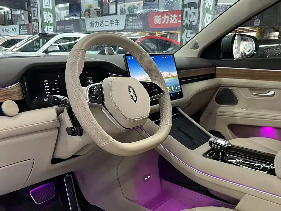 AITO Ask the world M7