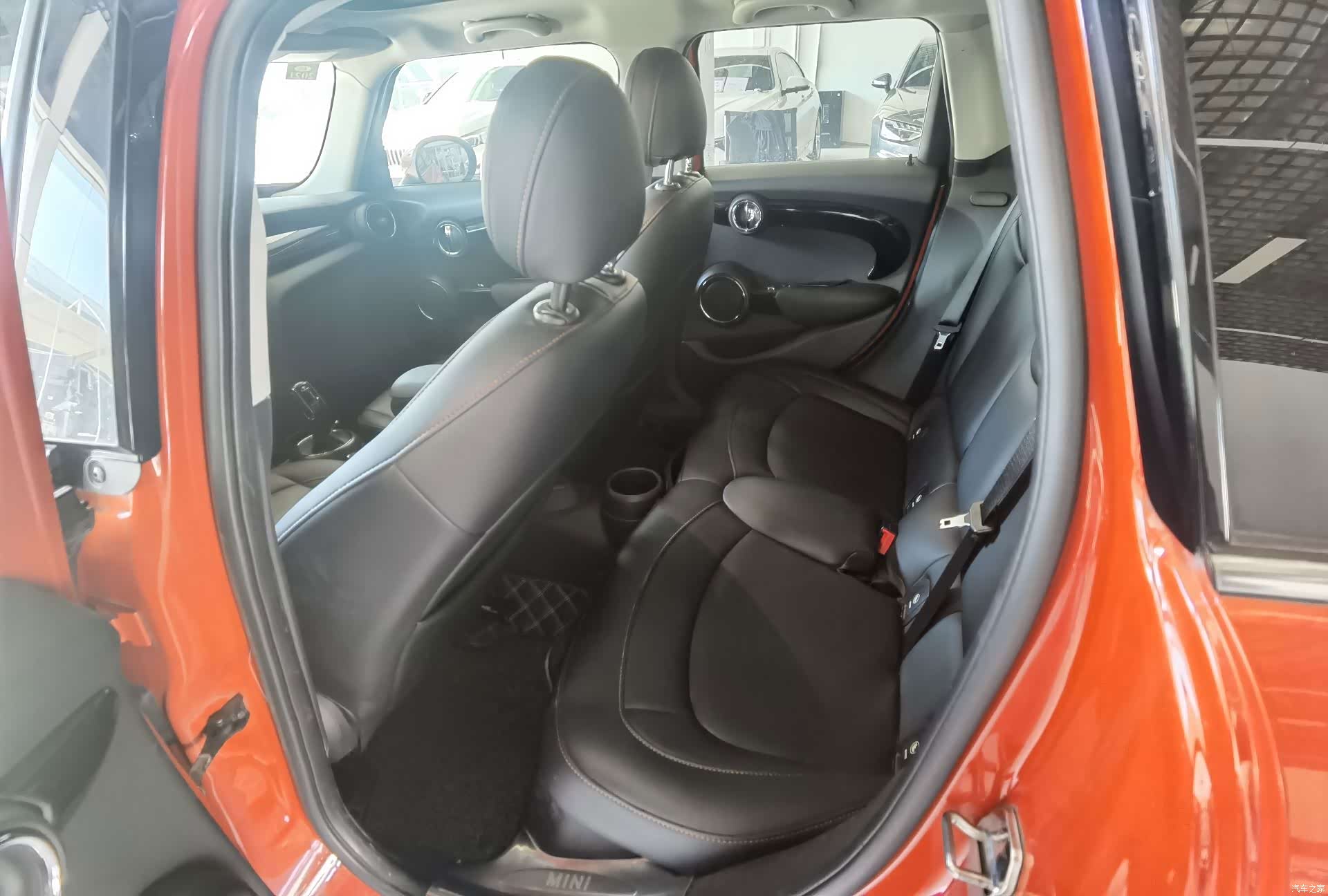 Mini ONE, 2019 13