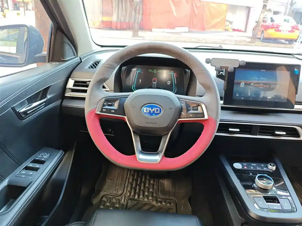 BYD e2
