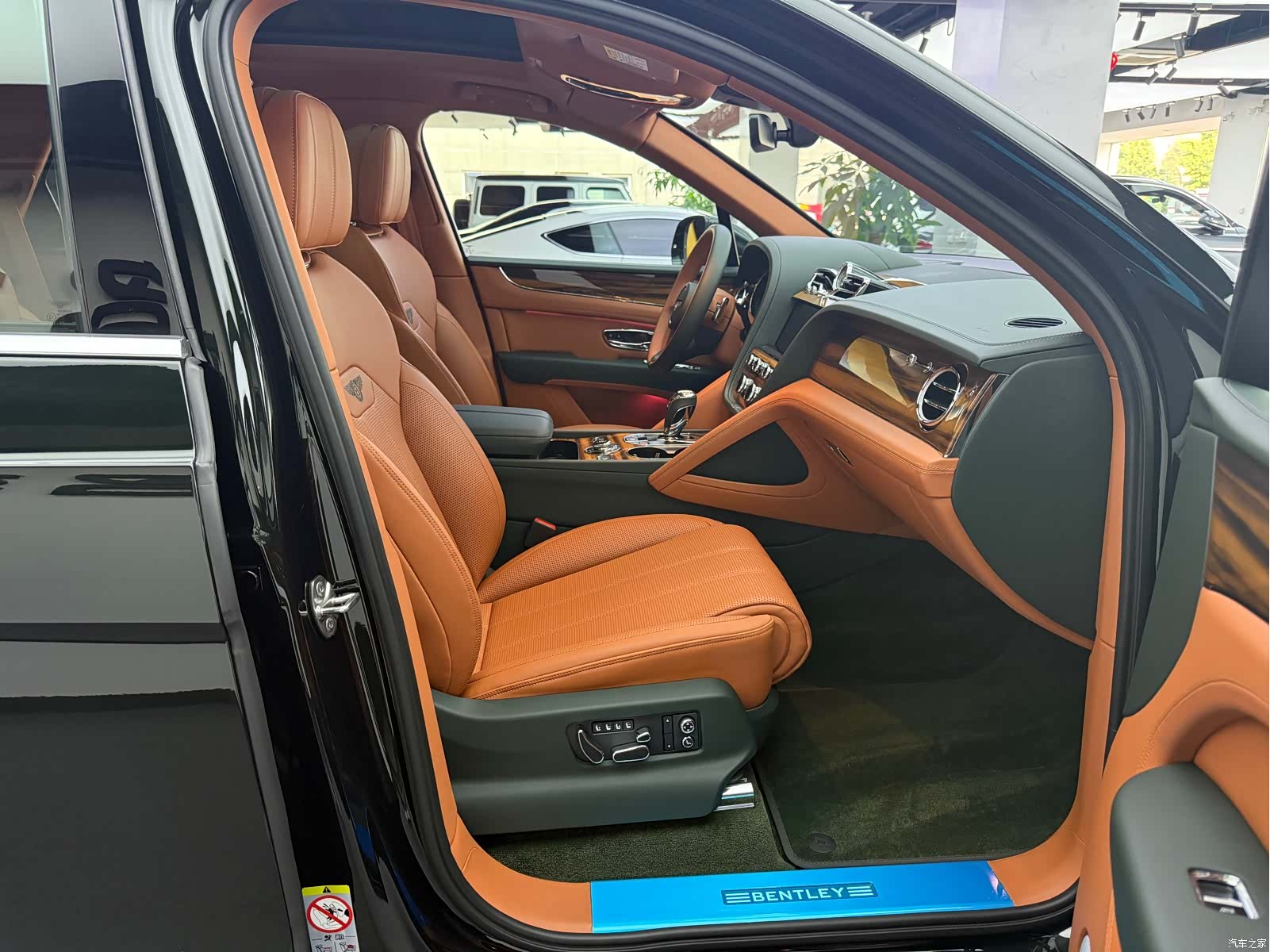 Bentley Bentayga, 2021 10