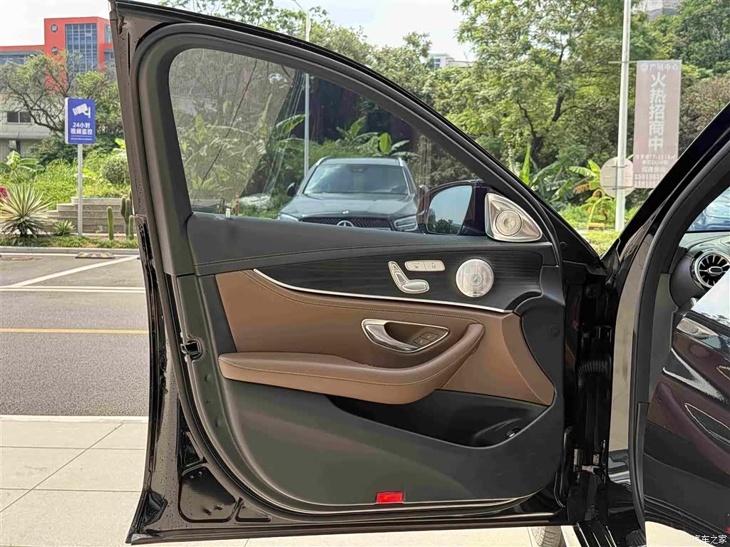 Mercedes-Benz E-Class, 2022 32