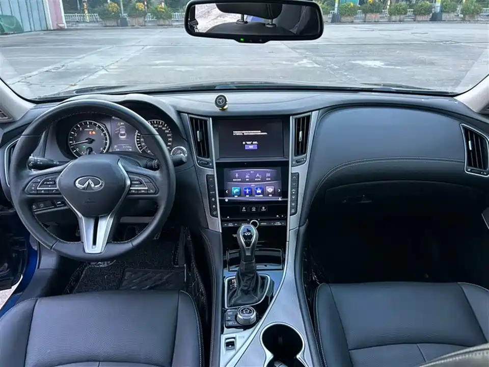 Infiniti Q50L
