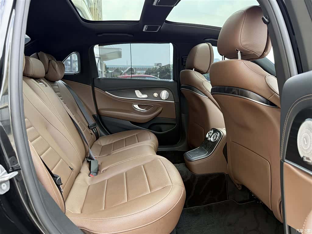 Mercedes-Benz E-Class, 2022 24