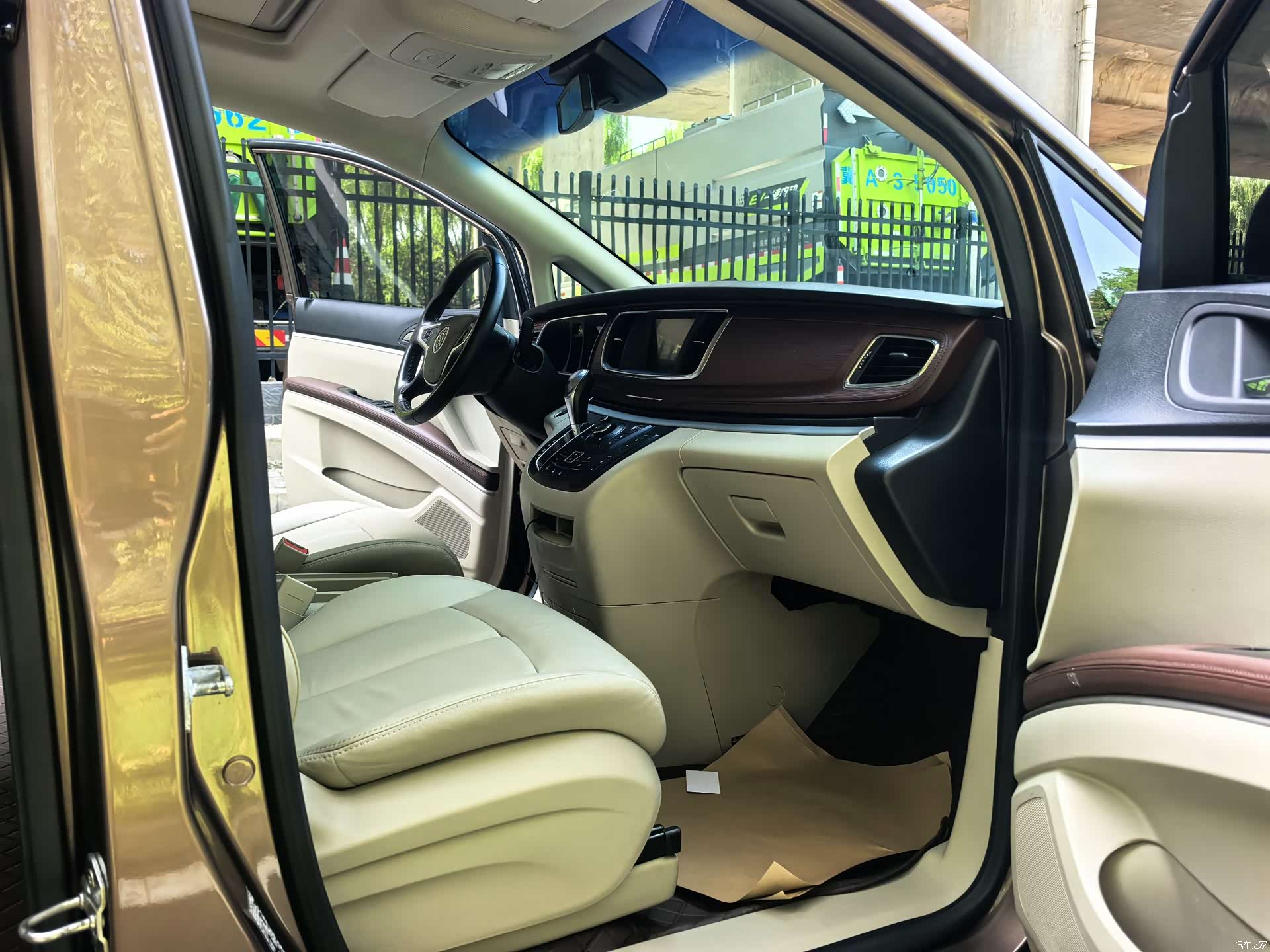Buick GL8, 2020 11