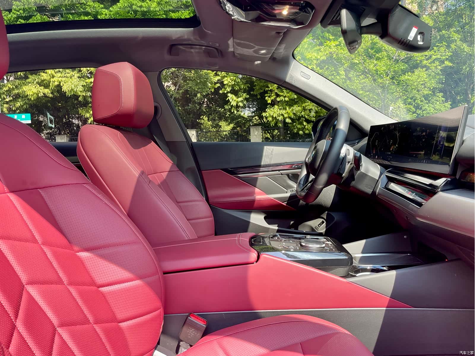 BMW 5 Series, 2025 14