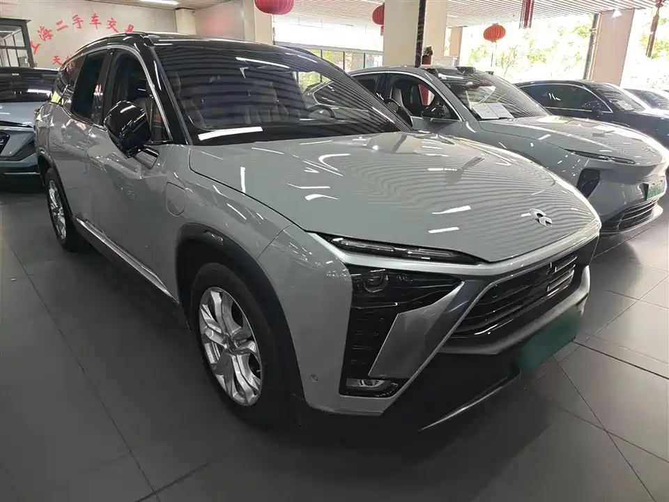 NIO ES8