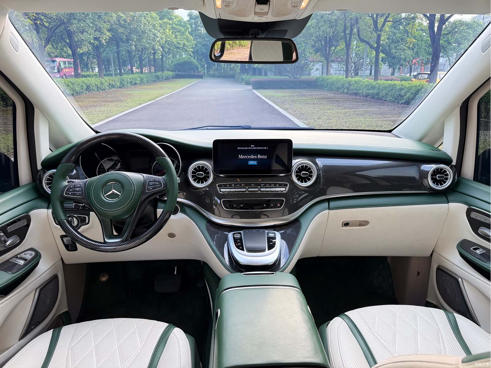 Mercedes-Benz V-Class, 2022 13