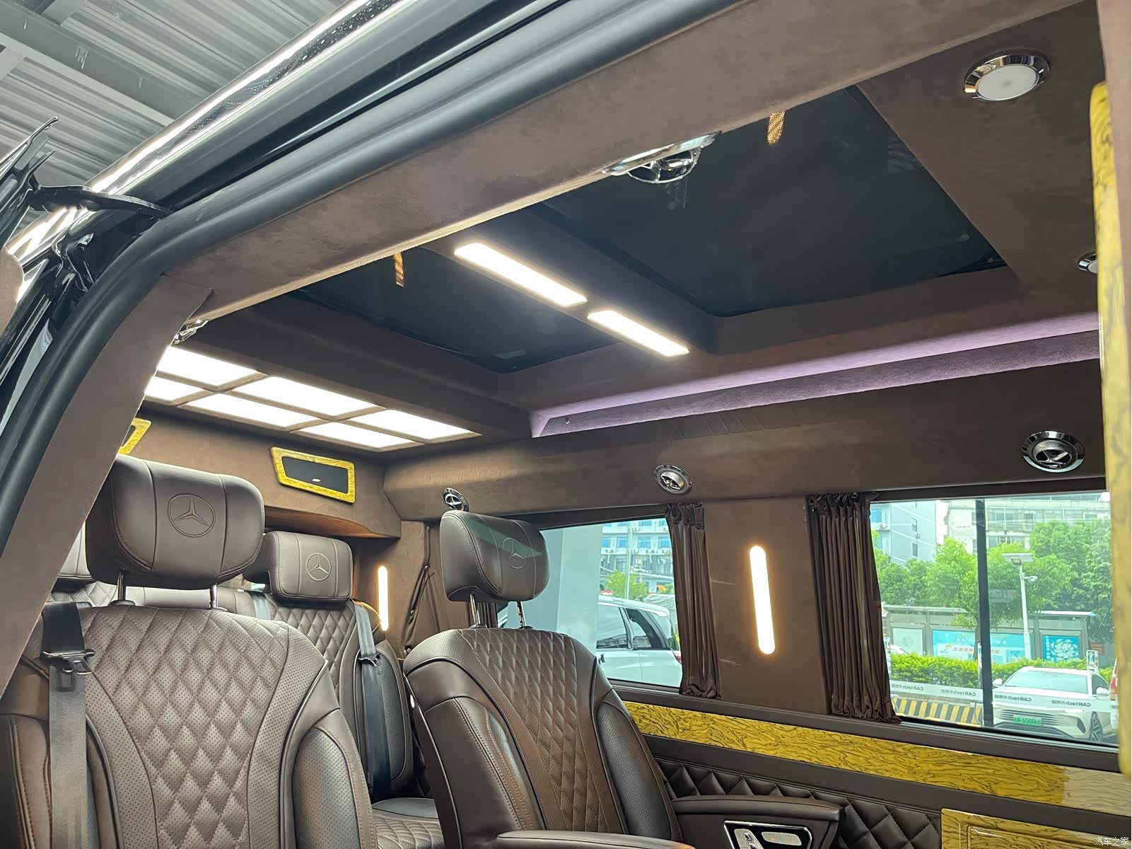 Mercedes-Benz 7, 2019 38