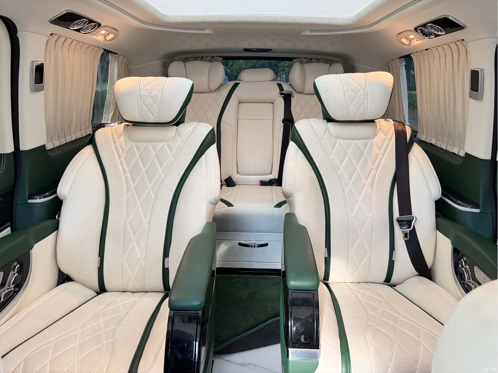 Mercedes-Benz V-Class, 2022 10