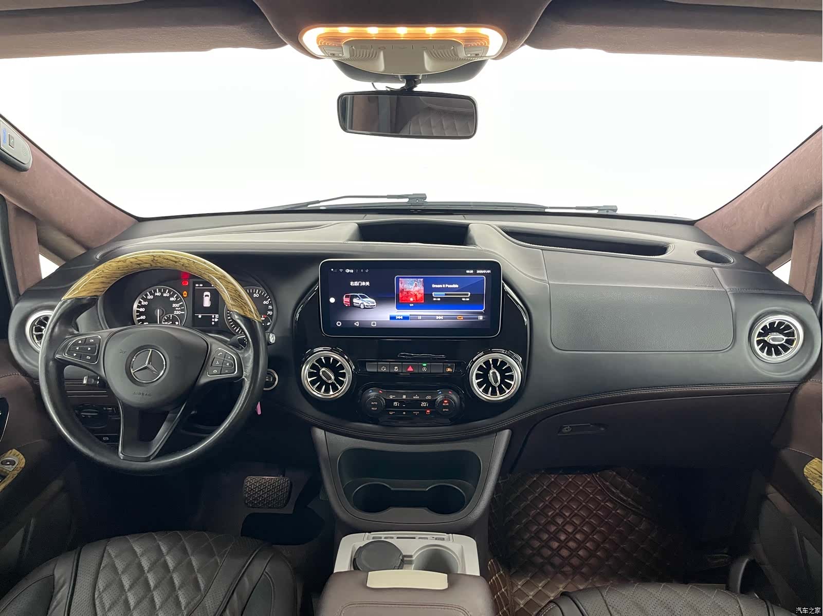 Mercedes-Benz 7, 2019 15