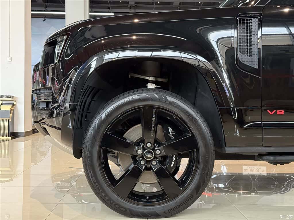 Land Rover Defender, 2024 4