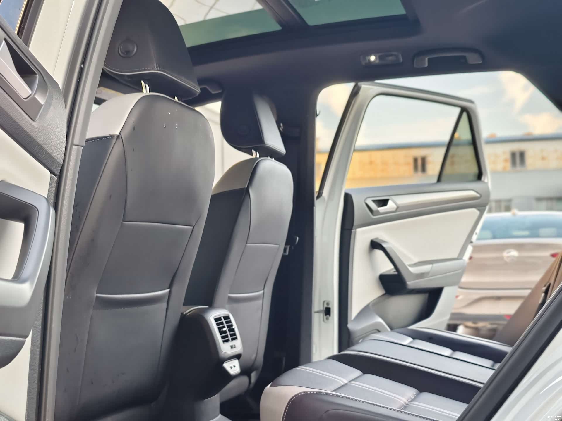 Volkswagen T-ROC, 2024 14