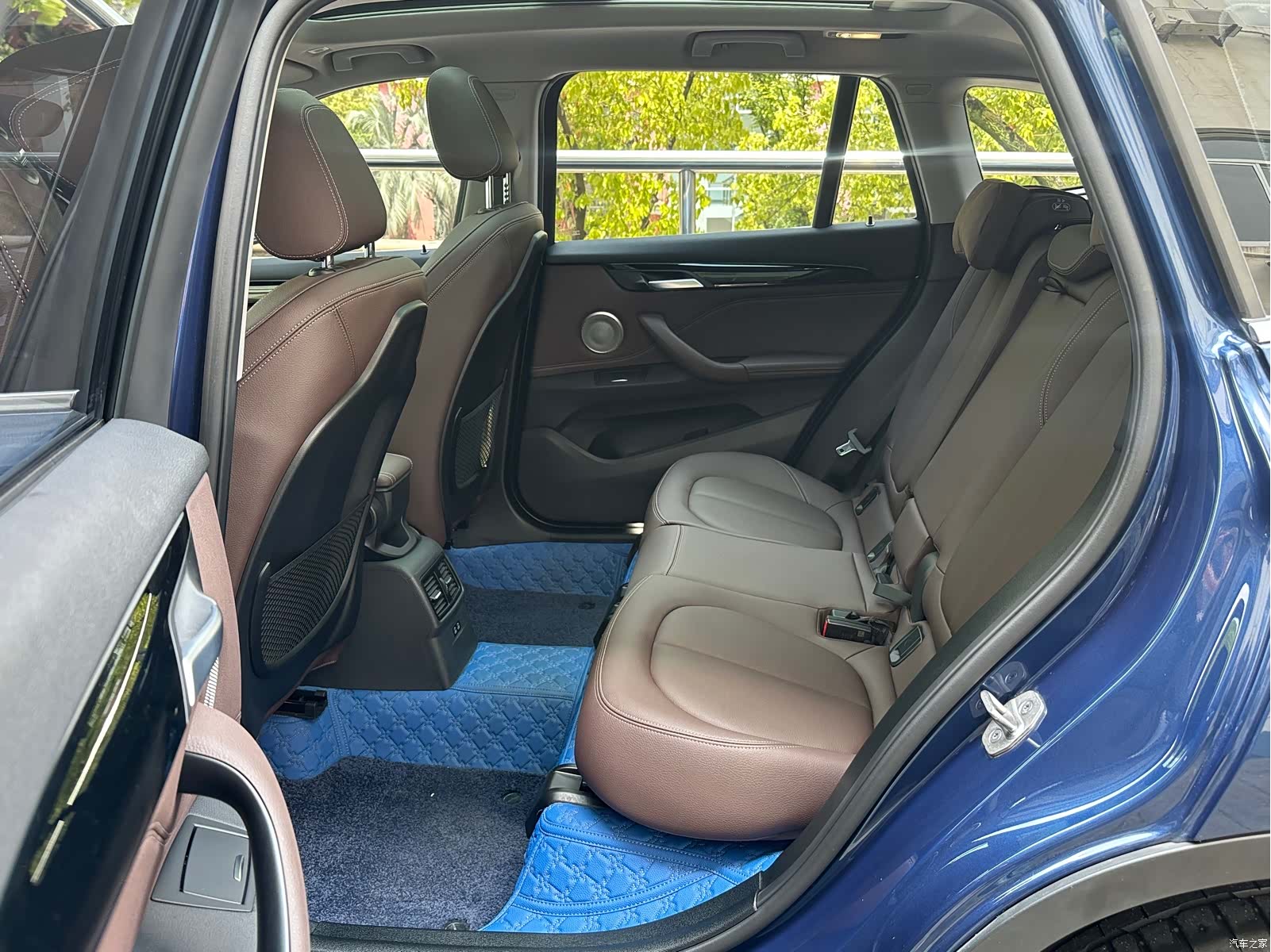 BMW X1, 2021 все фото